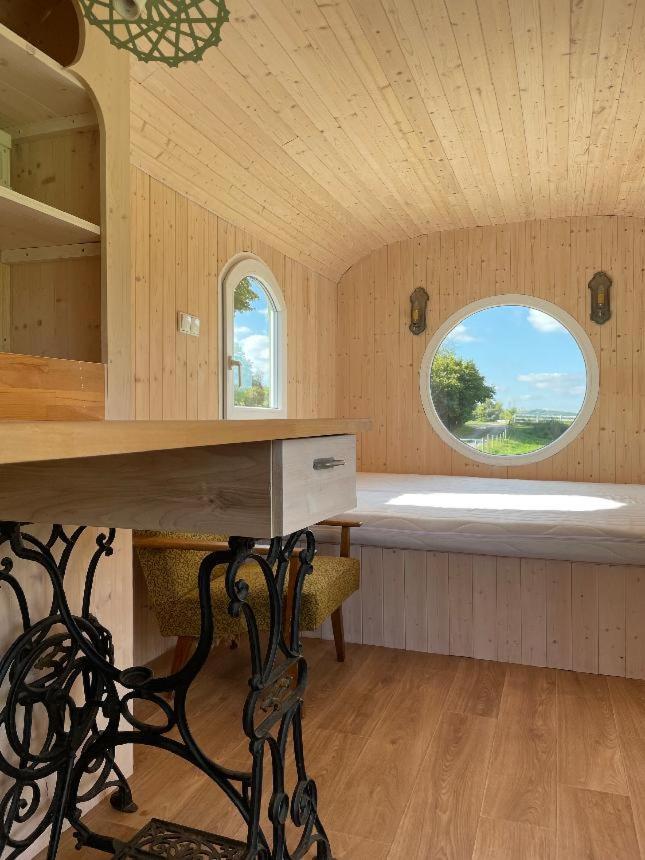 Glamping - Stylova Maringotka V Srdci Ladova Kraje, Pobliz Hlavniho Mesta Prahy Stribrna Skalice Ngoại thất bức ảnh