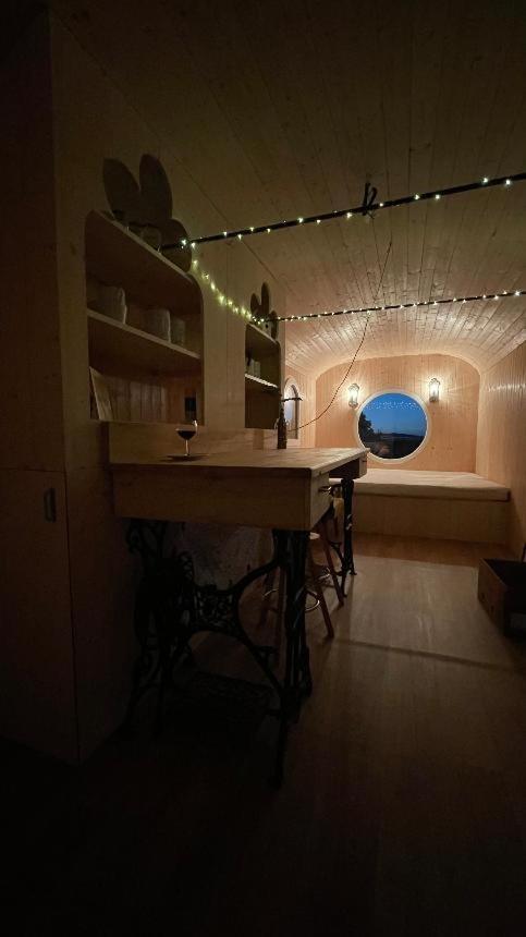 Glamping - Stylova Maringotka V Srdci Ladova Kraje, Pobliz Hlavniho Mesta Prahy Stribrna Skalice Ngoại thất bức ảnh