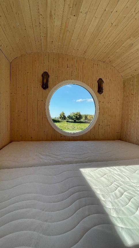 Glamping - Stylova Maringotka V Srdci Ladova Kraje, Pobliz Hlavniho Mesta Prahy Stribrna Skalice Ngoại thất bức ảnh