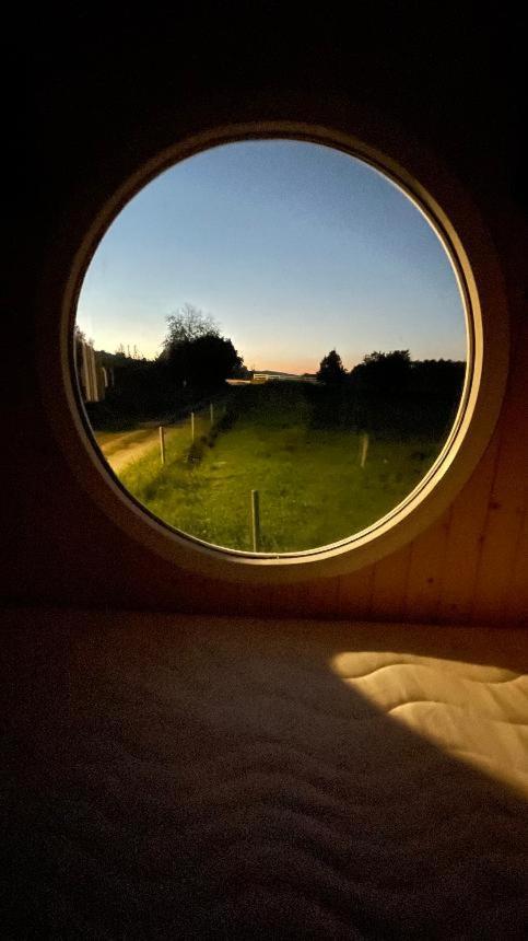Glamping - Stylova Maringotka V Srdci Ladova Kraje, Pobliz Hlavniho Mesta Prahy Stribrna Skalice Ngoại thất bức ảnh