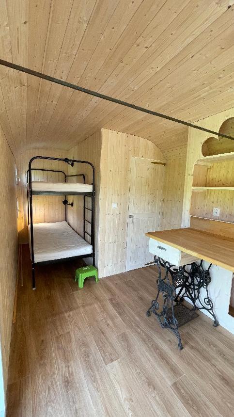 Glamping - Stylova Maringotka V Srdci Ladova Kraje, Pobliz Hlavniho Mesta Prahy Stribrna Skalice Ngoại thất bức ảnh
