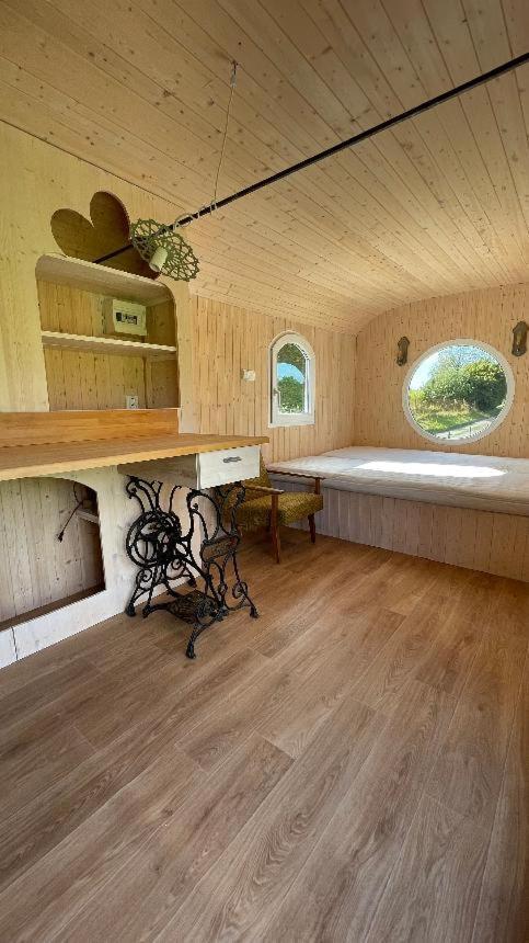 Glamping - Stylova Maringotka V Srdci Ladova Kraje, Pobliz Hlavniho Mesta Prahy Stribrna Skalice Ngoại thất bức ảnh